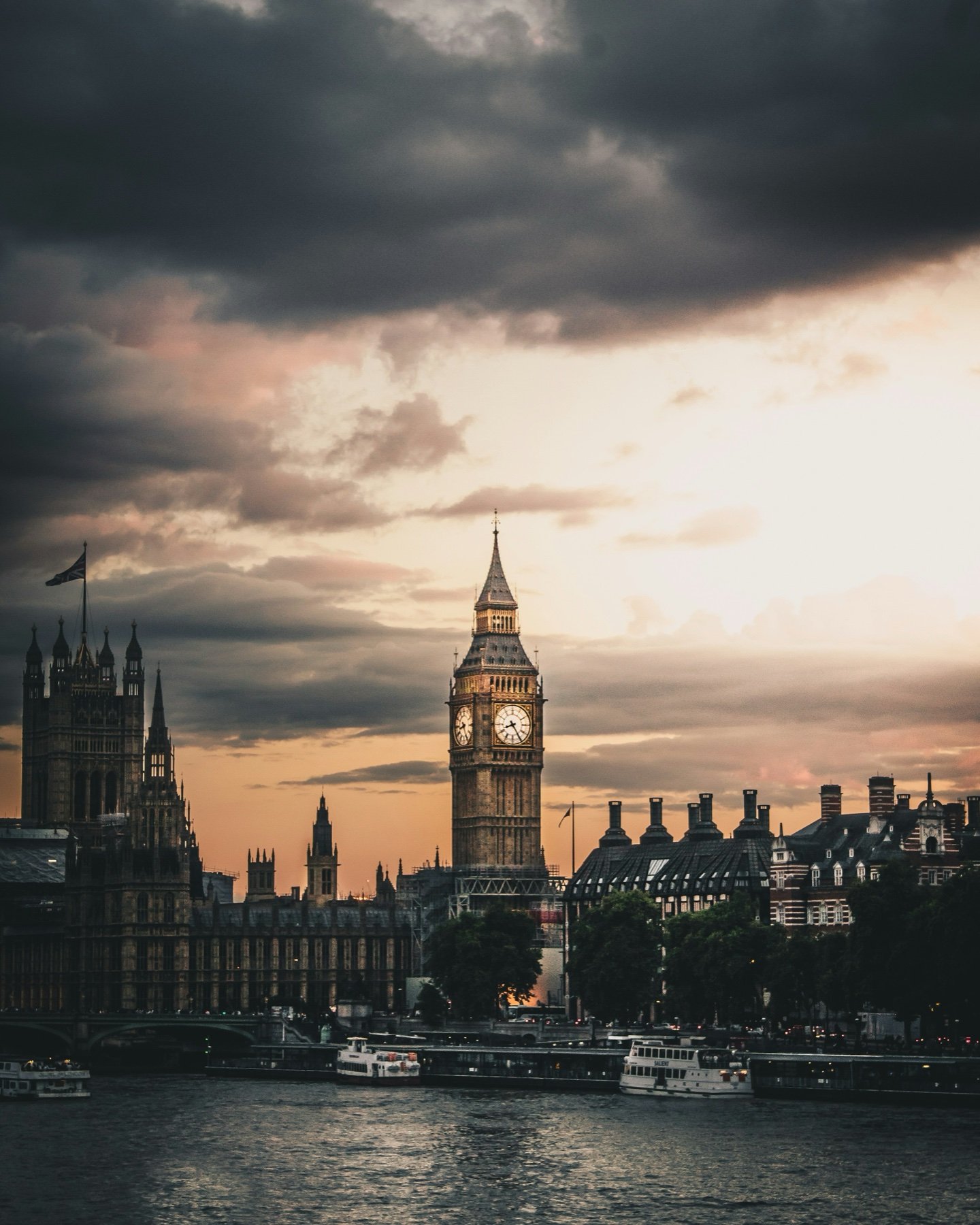 Big Ben i Pałac Westminsterski o zachodzie słońca, Londyn